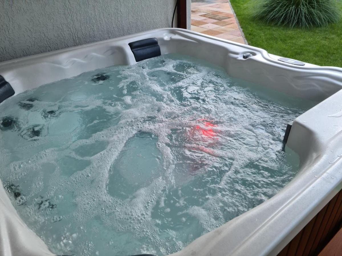 Apartament Lilien Deluxe Gyula Zewnętrze zdjęcie